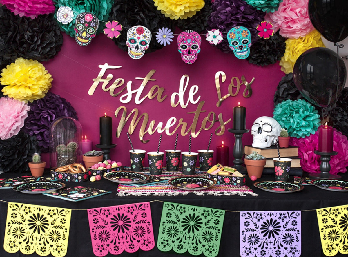 Girlande El Dia de los Muertos mit Totenschädeln und Blumen