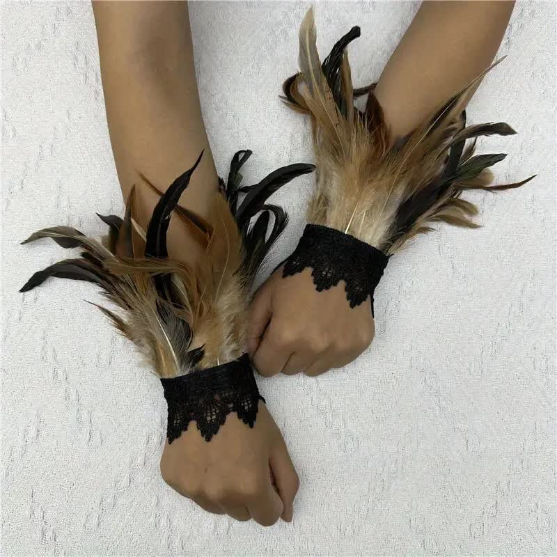 Feder Armband – mystisches Outfit