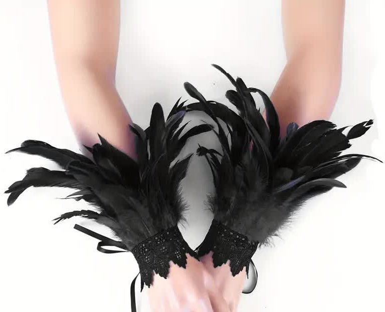 Feder Armband – mystisches Outfit