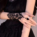Spitzenhandschuh mit Rose & Ring – Gothic