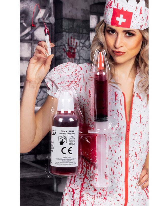Fakeblut mit Spritze – Kunstblut
